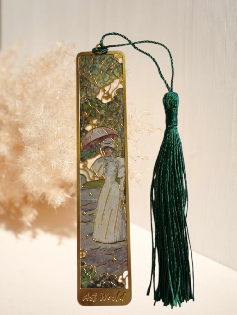 Bookmark Golden Hollow Lady on the park